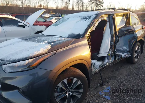 2025 Toyota Highlander Hybrid Xle z USA, uszkodzony, nr VIN 5TDKBRCH1SS666888